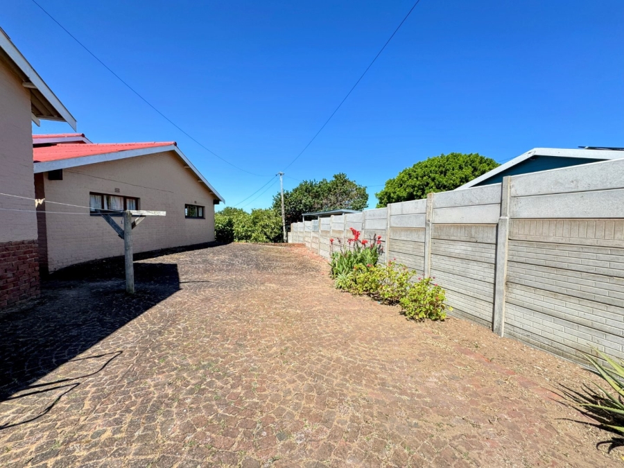 4 Bedroom Property for Sale in Stilbaai Wes Western Cape